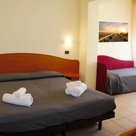 Hotel Villa Maria Чезенатико Екстериор снимка