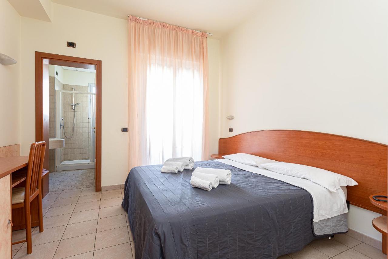Hotel Villa Maria Чезенатико Екстериор снимка