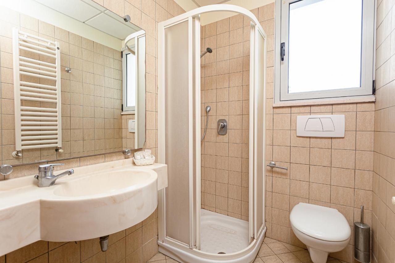 Hotel Villa Maria Чезенатико Екстериор снимка