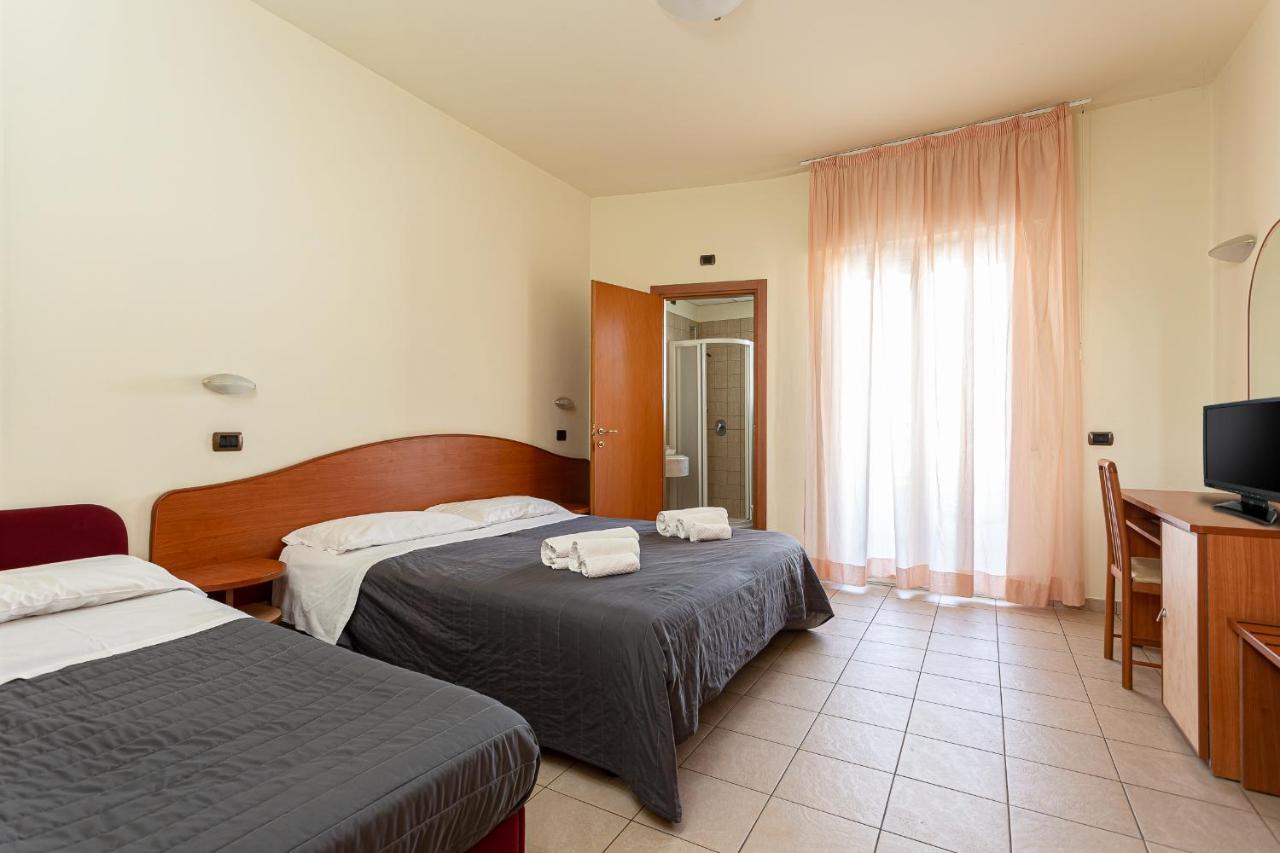 Hotel Villa Maria Чезенатико Екстериор снимка