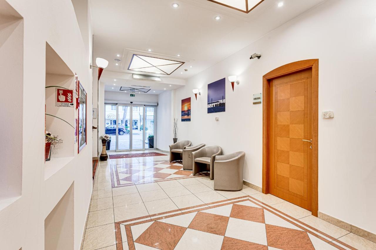 Hotel Villa Maria Чезенатико Екстериор снимка