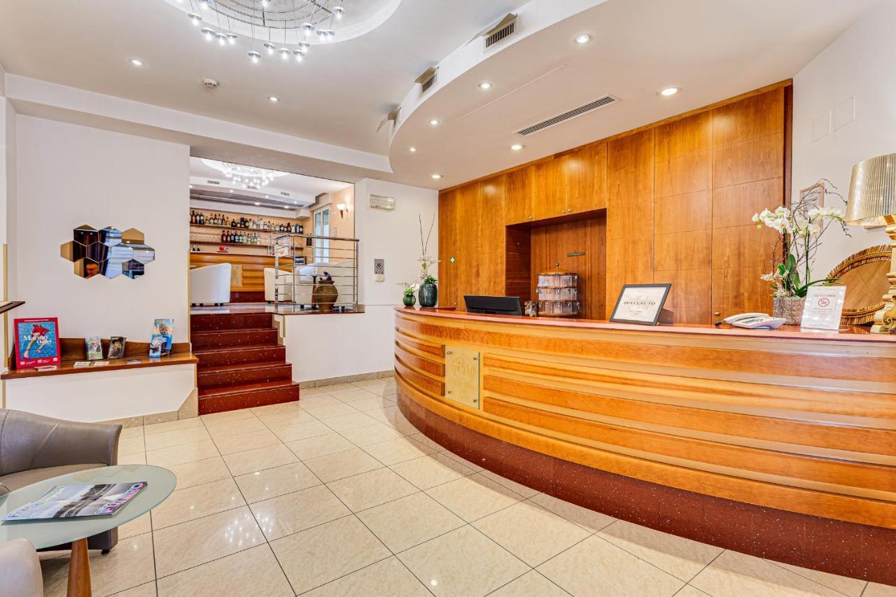 Hotel Villa Maria Чезенатико Екстериор снимка