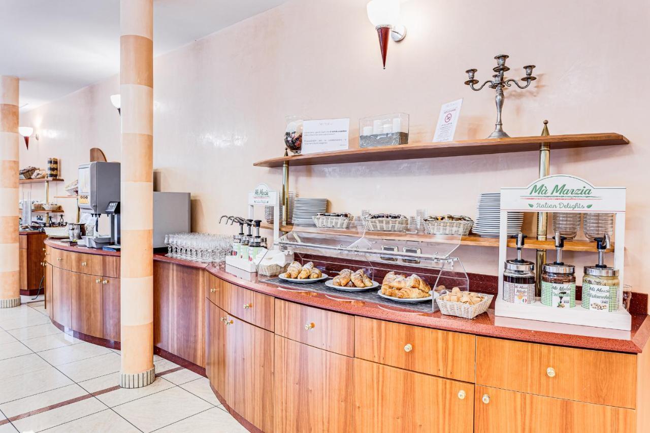Hotel Villa Maria Чезенатико Екстериор снимка