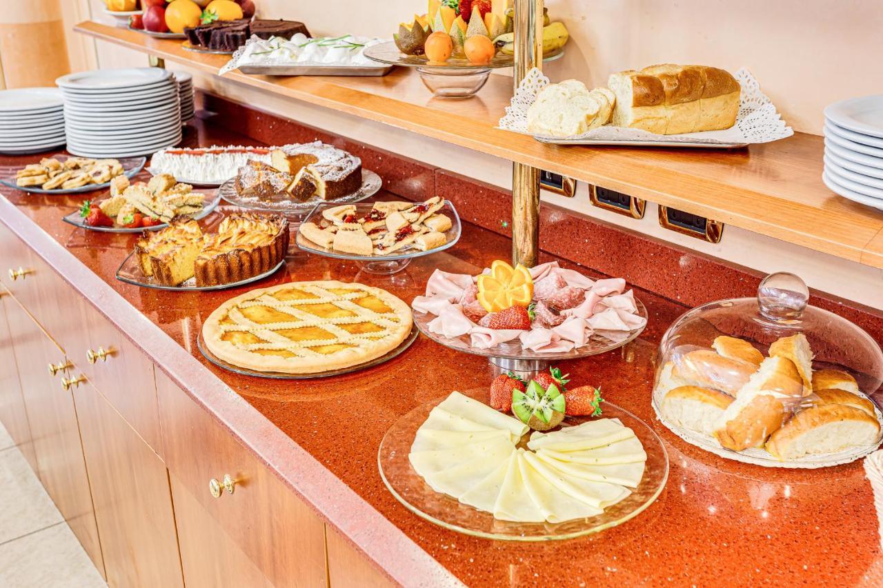 Hotel Villa Maria Чезенатико Екстериор снимка