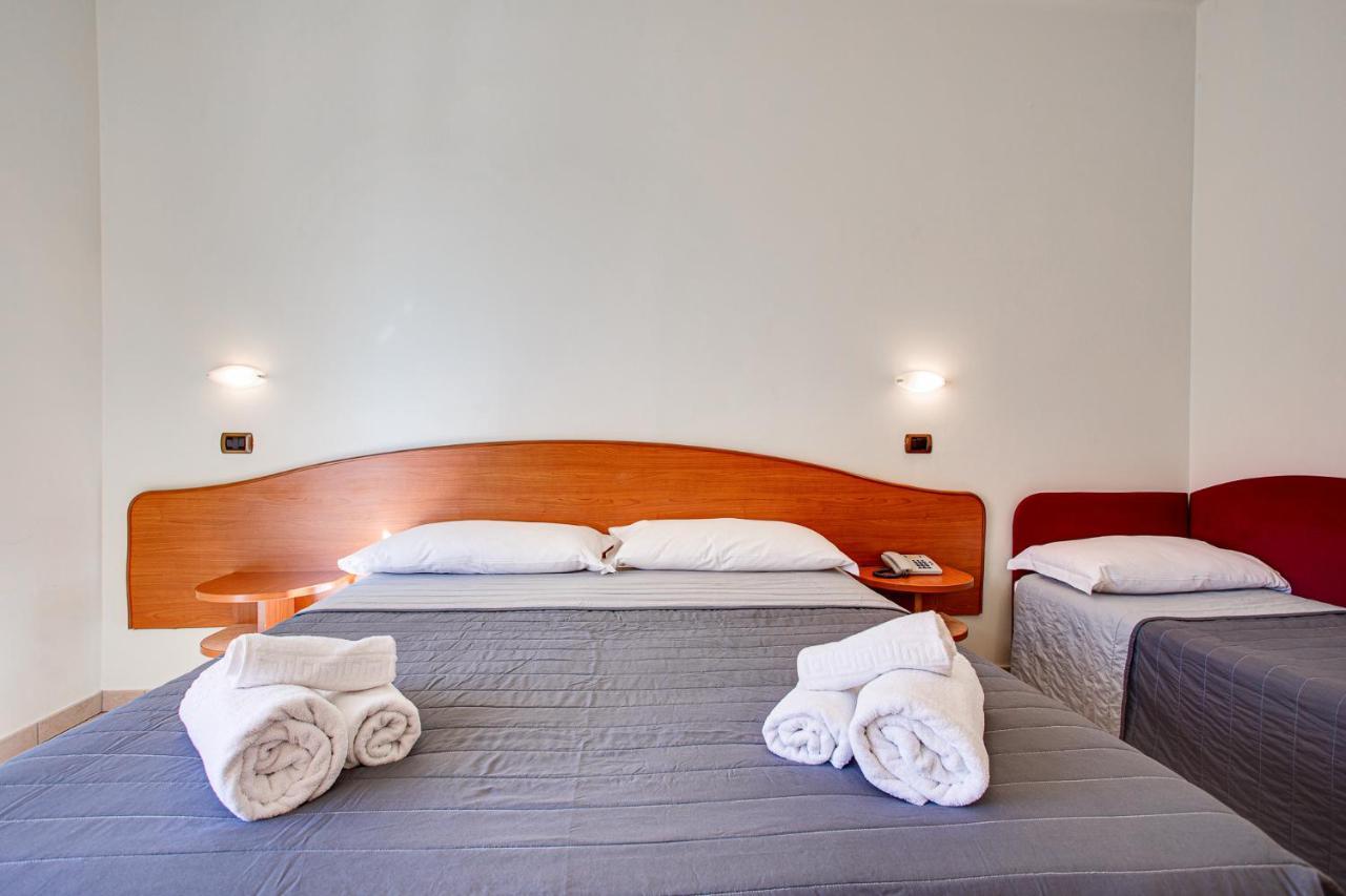 Hotel Villa Maria Чезенатико Екстериор снимка