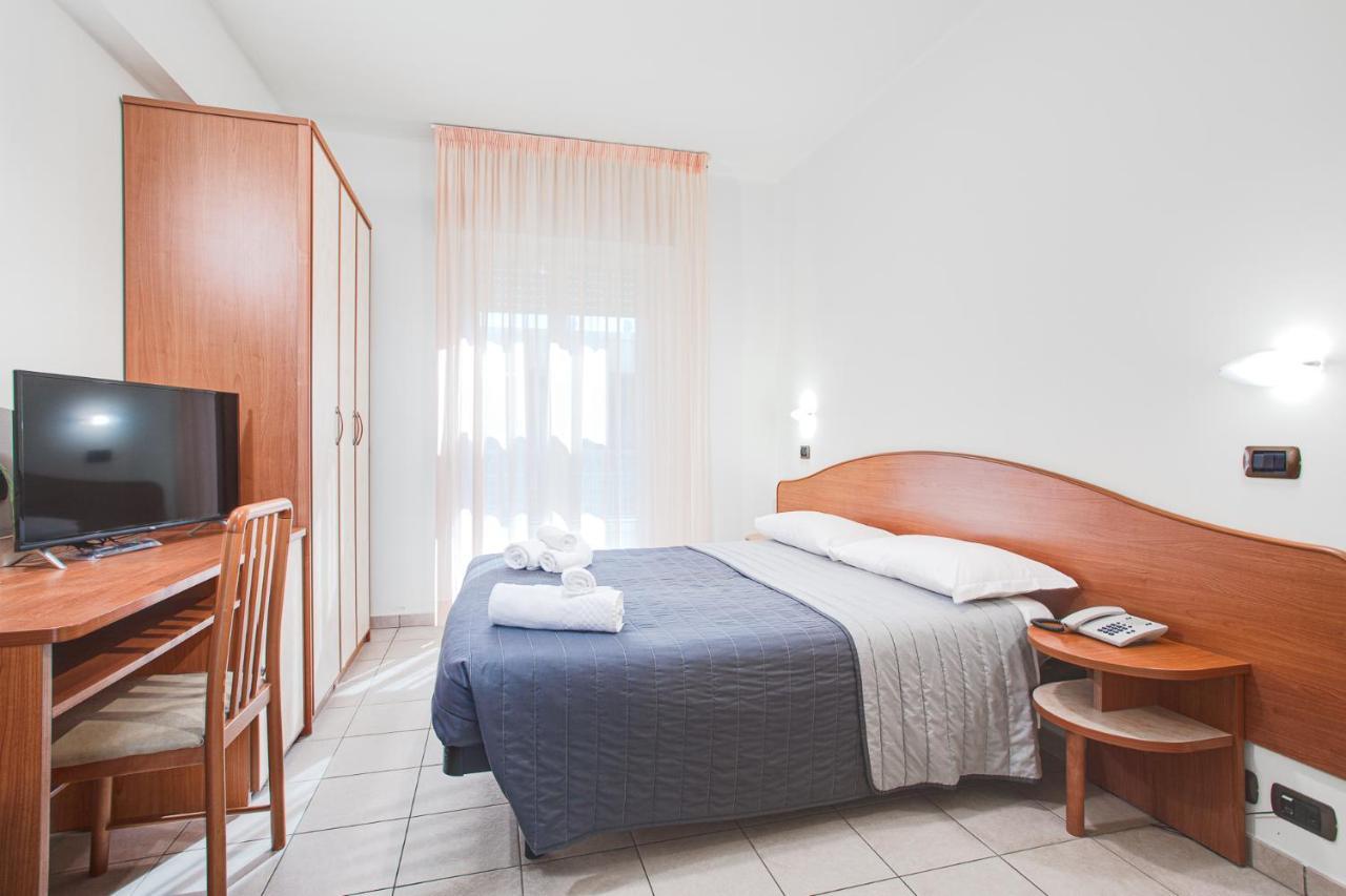 Hotel Villa Maria Чезенатико Екстериор снимка