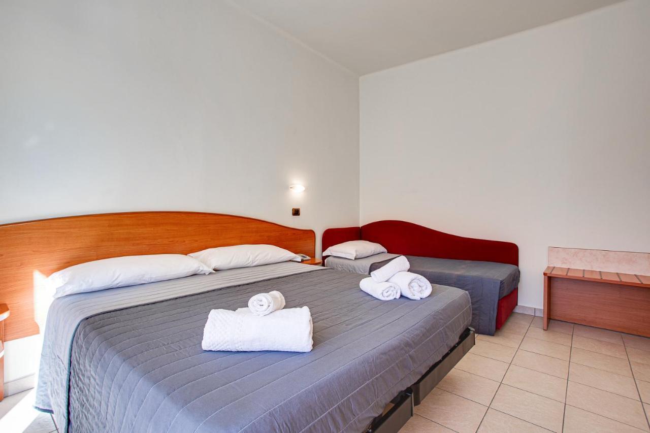 Hotel Villa Maria Чезенатико Екстериор снимка